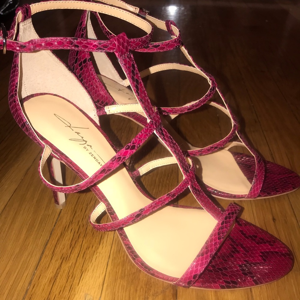 DAYA By ZENDAYA Myra Sandals Size 10